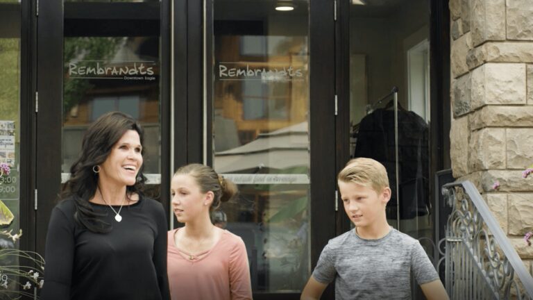 Walking out Rembrandts in Thinking Alei film