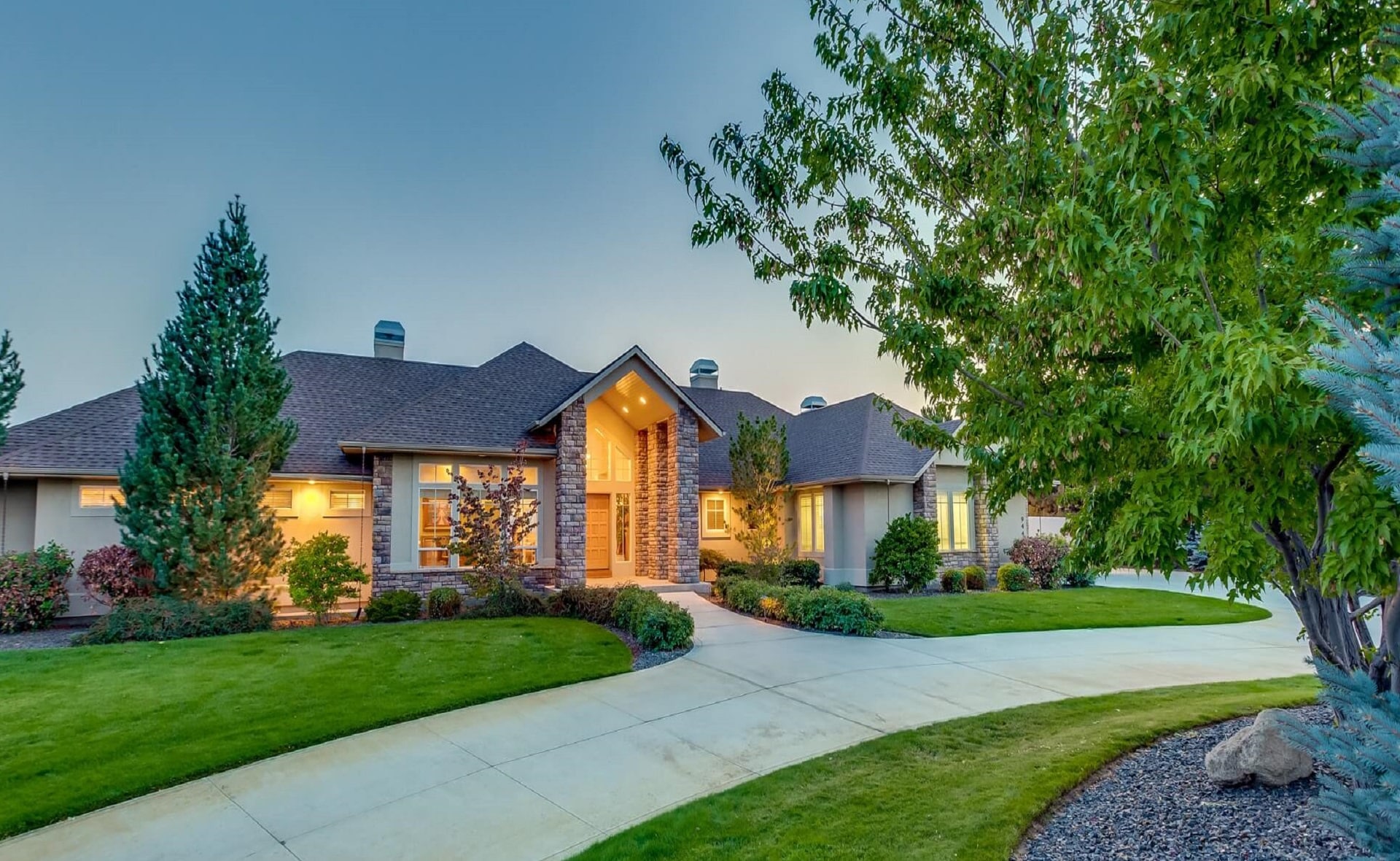 Beutiful Hillsdale Home in Star at dusk front view