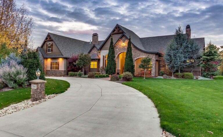 Craftsman home in Canterbury neighborhood of Eagle
