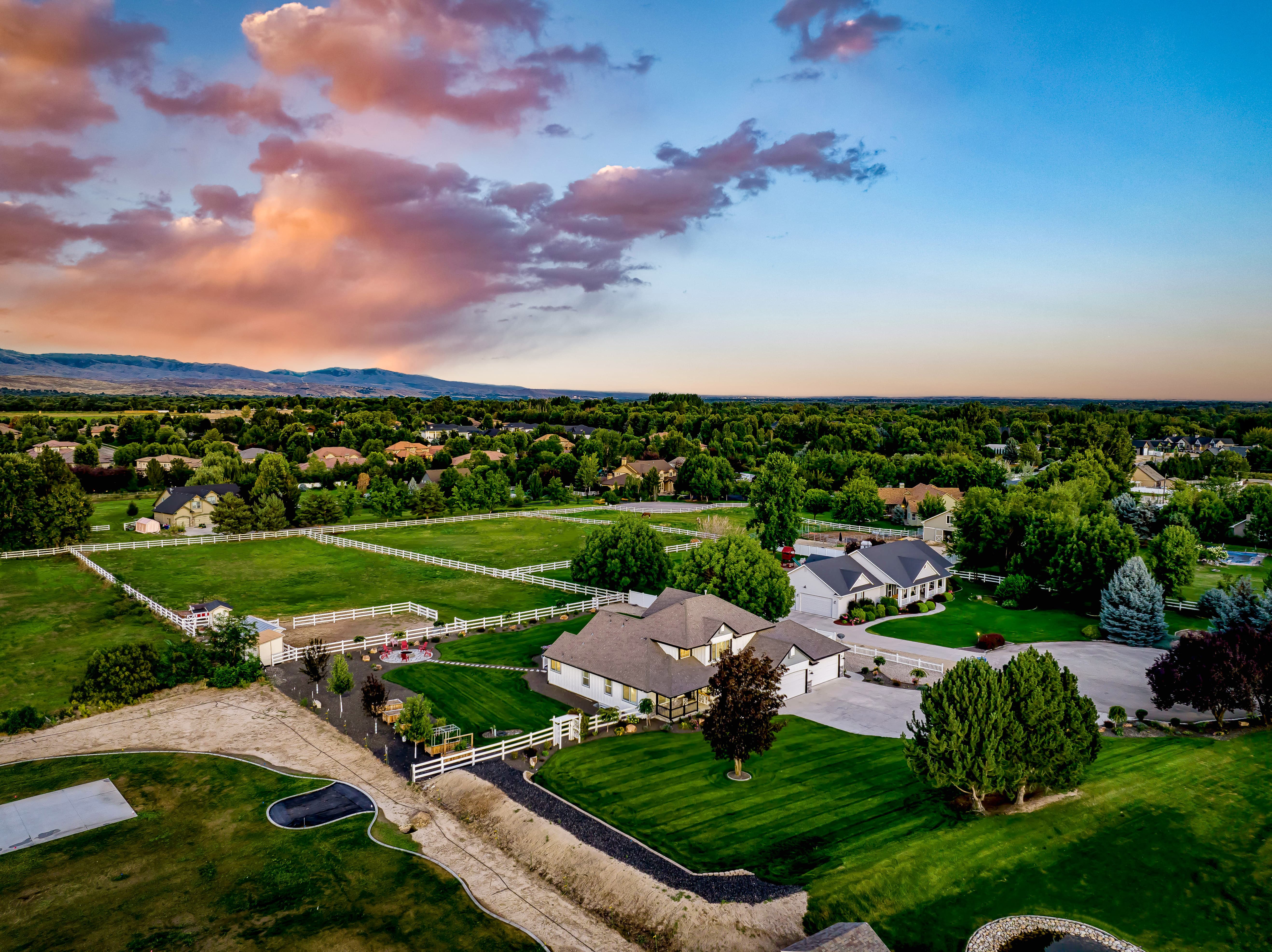 Featured image for “Luxury Meets Country Living: A Modern Retreat in Eagle”