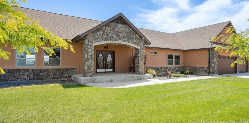 4367 W Central, Emmett, Idaho 83617, 3 Bedrooms Bedrooms, ,Farm,For Sale,4367 W Central,98882129