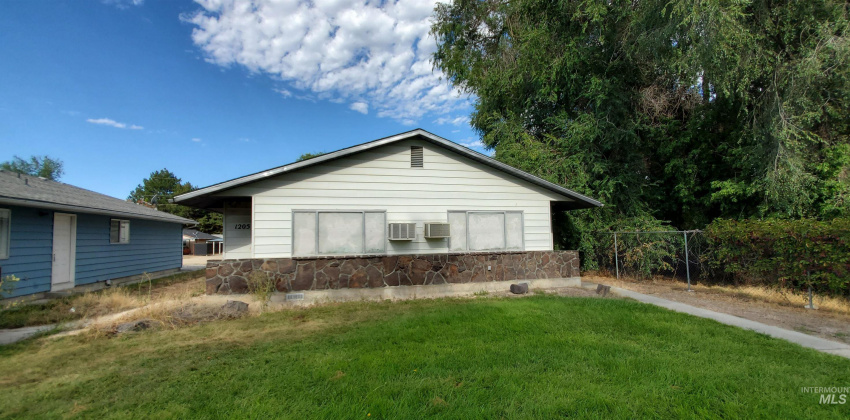 1203 S Elder St, Nampa, Idaho 83651, 4 Bedrooms Bedrooms, ,Residential Income,For Sale,1203 S Elder St,98906148